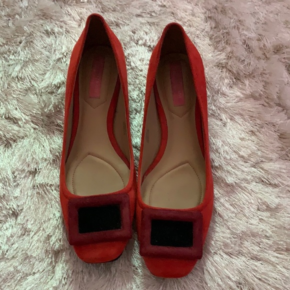 Red Isaac Mizrahi pumps